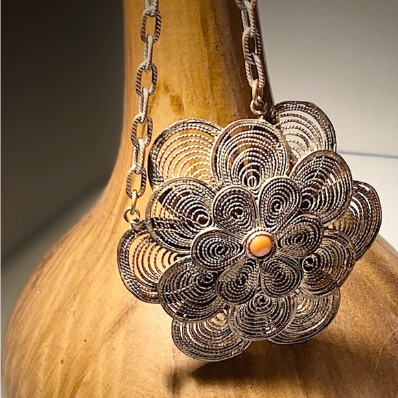 Unique wire flower necklace - Picture 2 of 5
